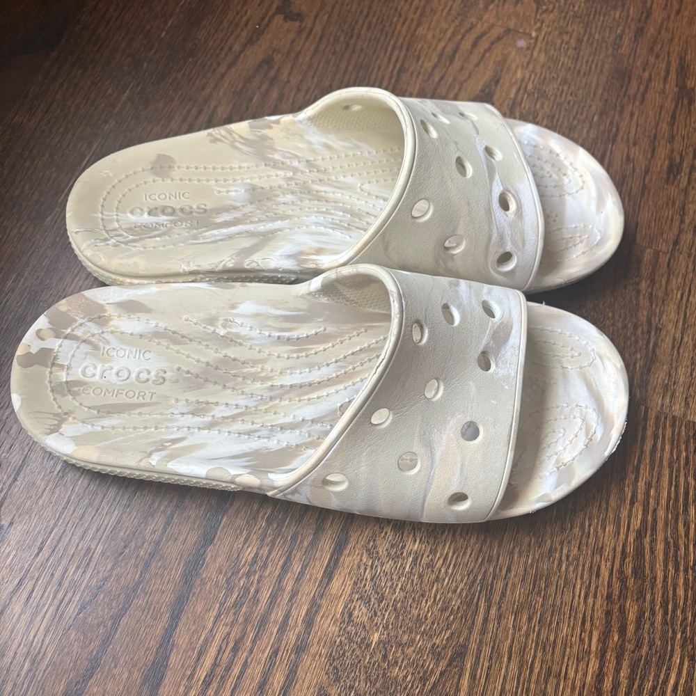 CROCS Men's Ivory Marble-Print Classic Slide Sandals size 11